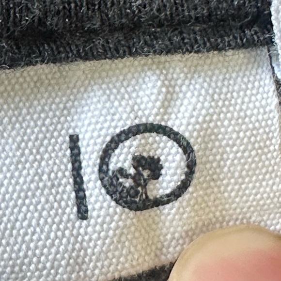 Tentree Women's Black & Gray Mountain Print Sweater Size S - Good Condition - Picture 5 of 7